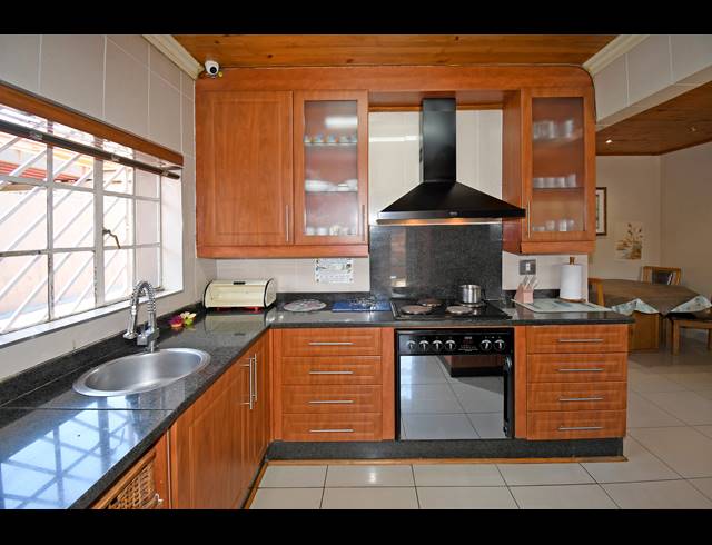 3 BEDROOM HOUSE FOR SALE IN CROSBY